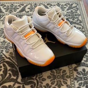 Authentic AJ 11s retro white/citrus sz 7y gg